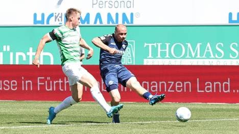 Schuss: Paderborns Michel (r.) bei einem seiner Versuche