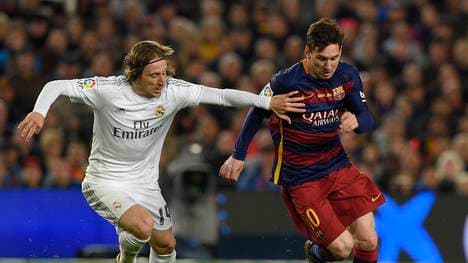 Lionel Messi (r.) mit Luka Modric