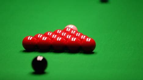 World Snooker Championship - Day Seventeen Snooker ist ein Punkte- und Ansagespiel, bei dem es um Geschicklichkeit geht. Das Regelwerk ist sehr genau definiert