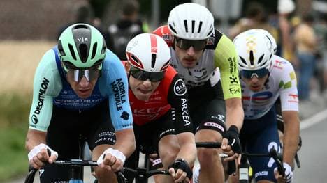 Die Ausreißergruppe mit Jonas Rutsch (2.v.r.)