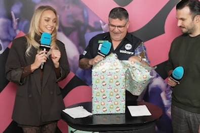 "Was mag das wohl sein?" Star witzelt über SPORT1-Geschenk