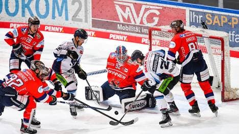 Ein Spielausfall zwischen Straubing und Iserlohn könnte den Kampf um die Playoff-Plätze entscheiden