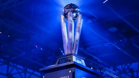 William Hill World Darts Championship Final 03 01 2021. The Sid Waddell Trophy during the William Hill World Darts Championship Final at Alexandra Palace, London, United Kingdom on 3 January 2021. London Alexandra Palace London United Kingdom Editorial use only PUBLICATIONxNOTxINxUK , Copyright: xShanexHealeyx PSI-11388-0002