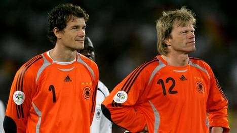 Oliver Kahn spricht über Jens Lehmann: "Als Nummer zwei ungemütlich" Zwei Jahre lang lieferten sich Lehmann (l.) und Kahn ein Duell um das DFB-Tor