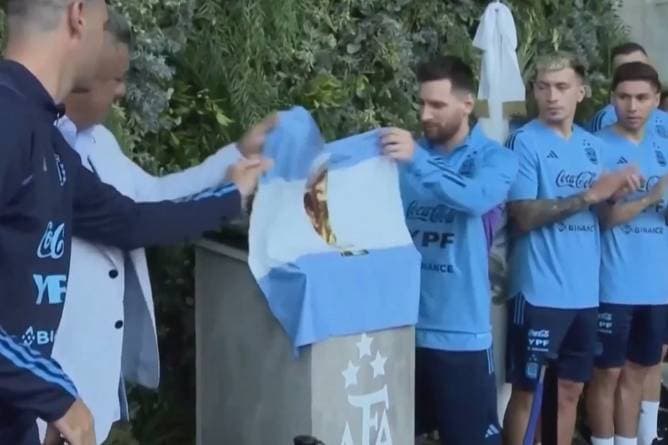 Ganz besondere Ehre für Messi! So reagiert der Superstar