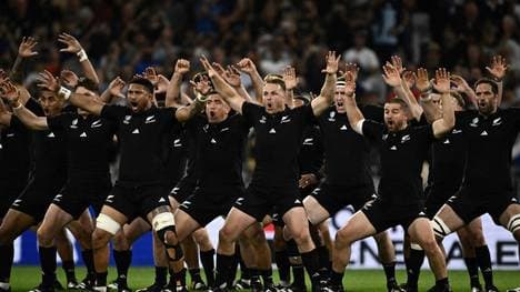 Die All Blacks wenden das vorzeitige Aus ab