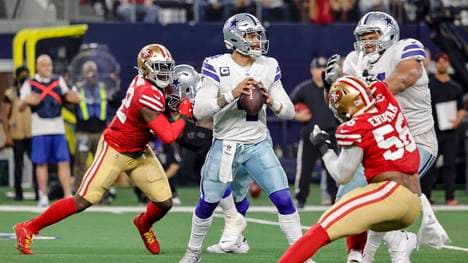 Für Dak Prescott (M.) und die Dallas Cowboys sind die NFL-Playoffs frühzeitig beendet