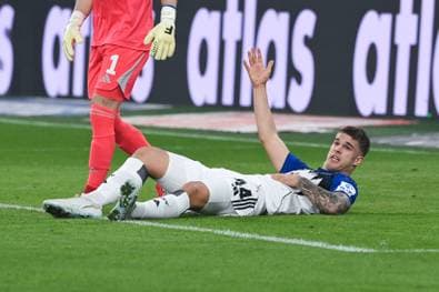 Das große Bangen um einen 19 Jahre alten Abwehrchef