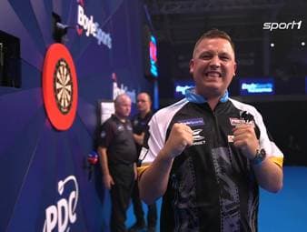 Chris Dobey bezwingt Michael van Gerwen im Achtelfinale des Darts World Grand Prix mit 3:2 nach Sätzen, nachdem er ein bärenstarkes Match gegen den dreimaligen Weltmeister spielte. 