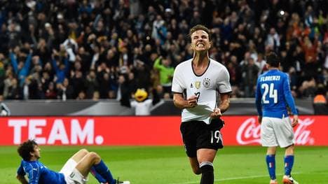 Mario Götze bejubelt seinen Treffer zum 2:0 gegen Italien
