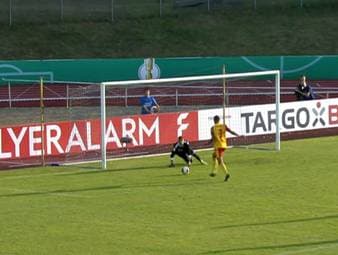 Nach dem schwachen Start in der Liga hat sich der KSC bei Oberligist Neustrelitz den Frust von der Seele geschossen. Mit einem 8:0-Erfolgt ziehen die Badener locker in Runde 2 ein.