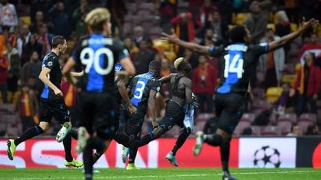 Krépin Diatta (ohne Trikot) wurde nach seinem Jubel vom Platz gestellt