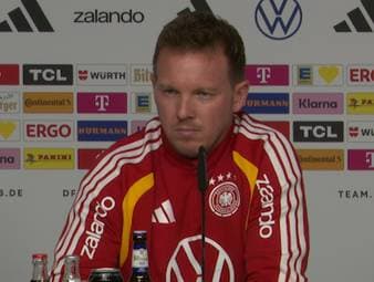 Julian Nagelsmann gibt sich vor dem entscheidenden WM-Qualifikationsspiel gegen die Slowakei entschlossen und lässt dennoch ein wenig Nervosität durchblicken. 