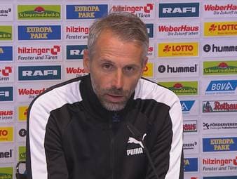 Marco Rose ist nach der 0:1-Niederlage in Freiburg nicht einverstanden mit dem Platzverweis gegen Alassane Pléa und macht seinem Ärger Luft. Auch die rote Karte für Max Eberl sorgt für Gesprächsstoff.