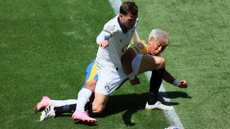 Pascal Groß spielt immer im Langarm-Trikot