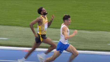 Der Moment, da Amanal Petros (l.) überholt wird