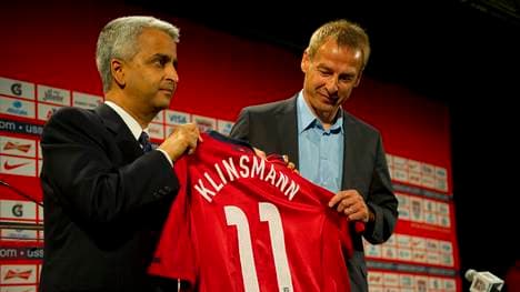 German soccer star Jürgen Klinsmann (R)