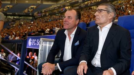 Rudi Assauer (r.) war viele Jahre Manager bei Schalke 04