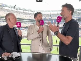Kurz vor dem WM-Finale diskutieren Thomas Müller und der designierte Bundestrainer Jürgen Klopp über die Zukunft des deutschen Fußballs. Dabei stellt Müller eine These zu Florian Wirtz auf.