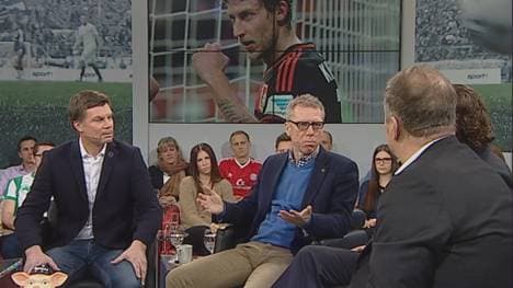 Peter Stöger (M.) ist zu Gast im Volkswagen Doppelpass