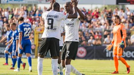 Evan Ndicka (r.) mit Randal Kolo Muani