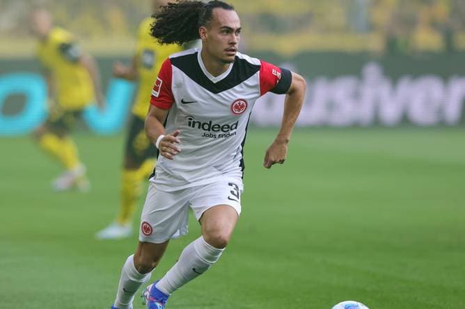 Eintracht klärt Zukunft von Verteidiger