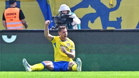 Sebastian Polter feierte schon vor dem Elfmeter