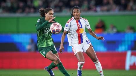 Cora Zicai (l.) im VfL-Trikot