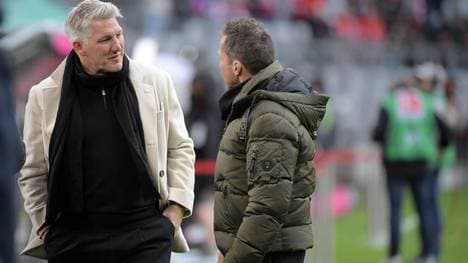 Bastian Schweinsteiger (l.) im Gespräch mit Lothar Matthäus