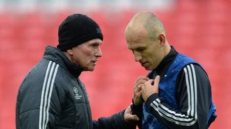 Trainer Jupp Heynckes (l.) konnte sich schon zum Saisonfinale 2013 auf Arjen Robbens Qualitäten verlassen