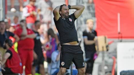 Claus-Dieter Wollitz hat mit Energie Cottbus eine Heimniederlage einstecken müssen