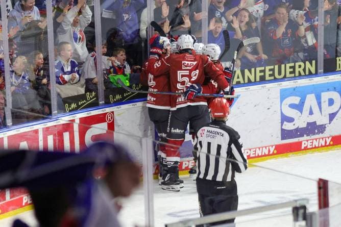 Mannheim neuer Tabellenführer