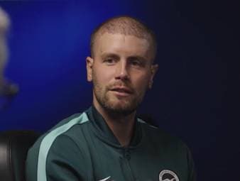 Brighton-Coach Fabian Hürzeler sprach über Deutschlands Fußballkrise, wonach das Land seine Identität sowohl sportlich als auch gesellschaftlich wieder finden müsse. Klopp sei dafür genau der Richtige