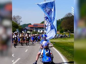 In der Kreisklasse 1 des Kreises Inn/Salzach kam es zum Spitzenspiel. Die Fans des Dorfklubs SV Nußdorf zeigen dabei, welche Klasse auch Anhänger im Amateurbereich haben können.