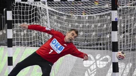 Andreas Thiel hat auch im hohen Alter seine Torhüter-Qualitäten noch nicht verlernt