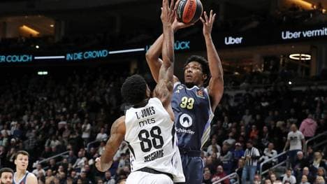 David McCormack gegen Tyrique Jones