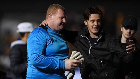 Wayne Shaw (l.) wurde vor dem Pokalspiel gegen den FC Arsenal zum Kultstar