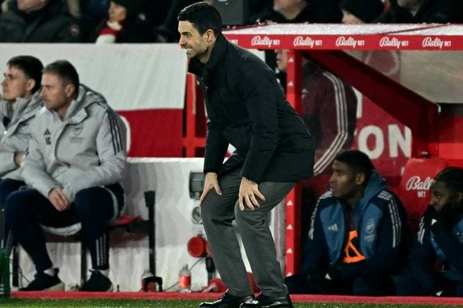 Arsenal stolpert in Nottingham