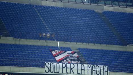 Das Banner mit der Aufschrift "Nur für das Trikot" - von den Fans keine Spur
