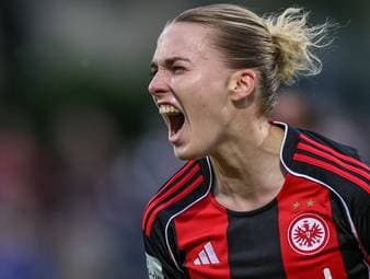 Eintracht Frankfurt feiert gegen den 1. FC Nürnberg einen klaren Sieg im Kampf um die Champions-League-Plätze. Laura Freigang nutzt am Ende einen Torwart-Patzer sehenswert aus.