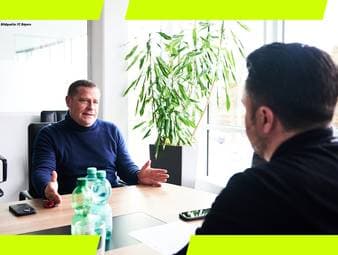 Im exklusiven SPORT1-Interview äußert sich Bayerns Sportvorstand Max Eberl zu der Planung auf der Innenverteidiger-Position. Dabei beschäftigten sich die Münchener auch mit einem französischen Talent. 