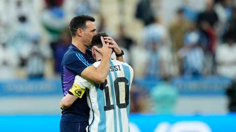 Vor dem WM-Duell im Halbfinal gegen Kroatien ist Argentiniens Nationaltrainer in einem Interview in Tränen ausgebrochen. Die Hintergründe