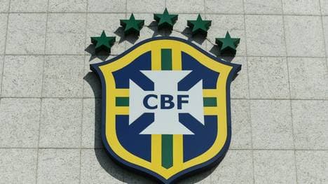 Vierte Liga: Stadiondach kracht auf die Tribüne