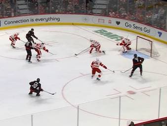 Moritz Seider setzt sich im deutschen NHL-Duell mit Tim Stützle durch und feiert den Auswärtssieg mit seinen Detroit Red Wings.