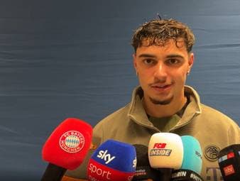 Aleksandar Pavlovic lobt FCB-Kapitän Manuel Neuer nach seiner Leistung gegen Real Madrid in den höchsten Tönen. Zudem zeigt der Mittelfeldspieler sich nicht abgeneigt von einer Rückkehr des 40-Jährigen im DFB-Team.