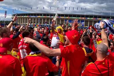 Partyzone EM: So verrückt feiern die Fans