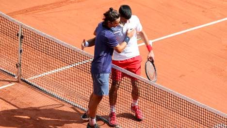 Lorenzo Musetti musste gegen Novak Djokovic aufgeben