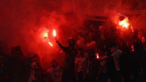Immer wieder sorgen Bengalos bei Fußballspielen für Ärger