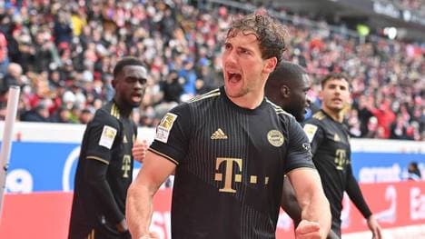 Leon Goretzka jubelt bei seinem Comeback gegen den SC Freiburg