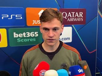 Der FC Bayern München gewinnt das Champions-League-Achtelfinal-Hinspiel bei Atalanta Bergamo deutlich, muss dabei allerdings drei Verletzungen in Kauf nehmen. Joshua Kimmich gibt nach dem Spiel Updates dazu, wie es um Jamal Musiala, Alphonso Davies und Jonas Urbig steht. 